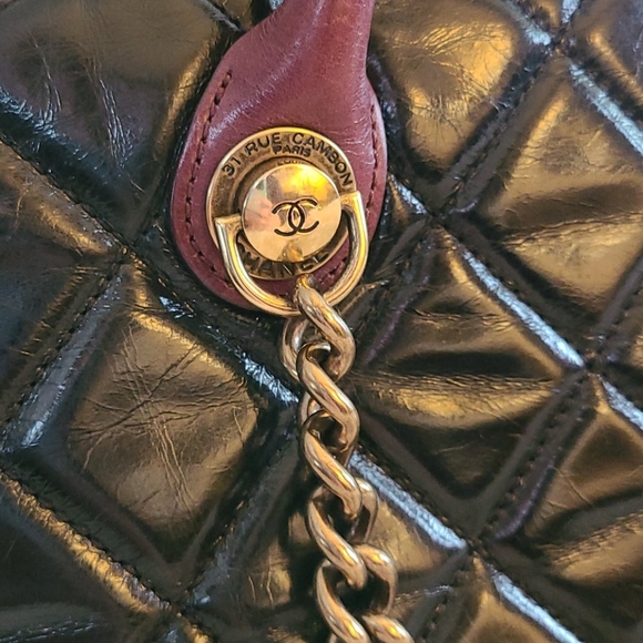 ๐๐ Gorgeous! ๐๐ Chanel Castle Rock Bowler Satchel. Stunning! - Picture 5 of 12